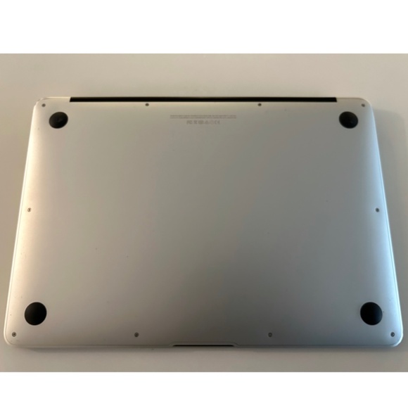 Apple MacBook Air 13" Early 2015 For Parts or Repair Only A1466 - Picture 7 of 7